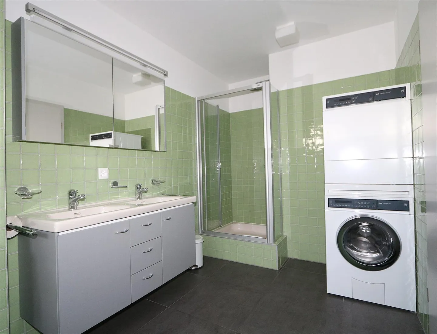 Duplex-Wohnung mit 7,5 Zimmern und Terrasse in Bernex - Foto 7 von 17