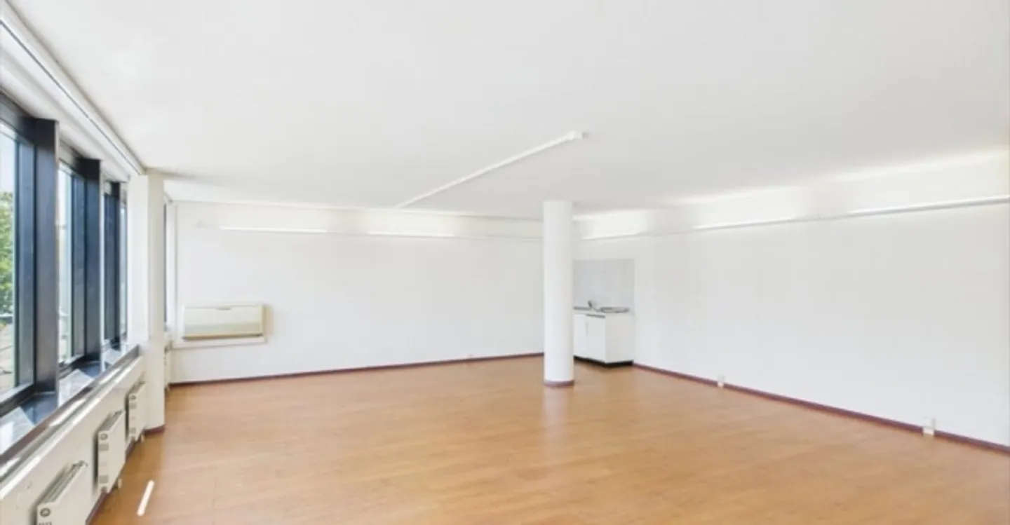 Office space for rent - Photo 2 of 4