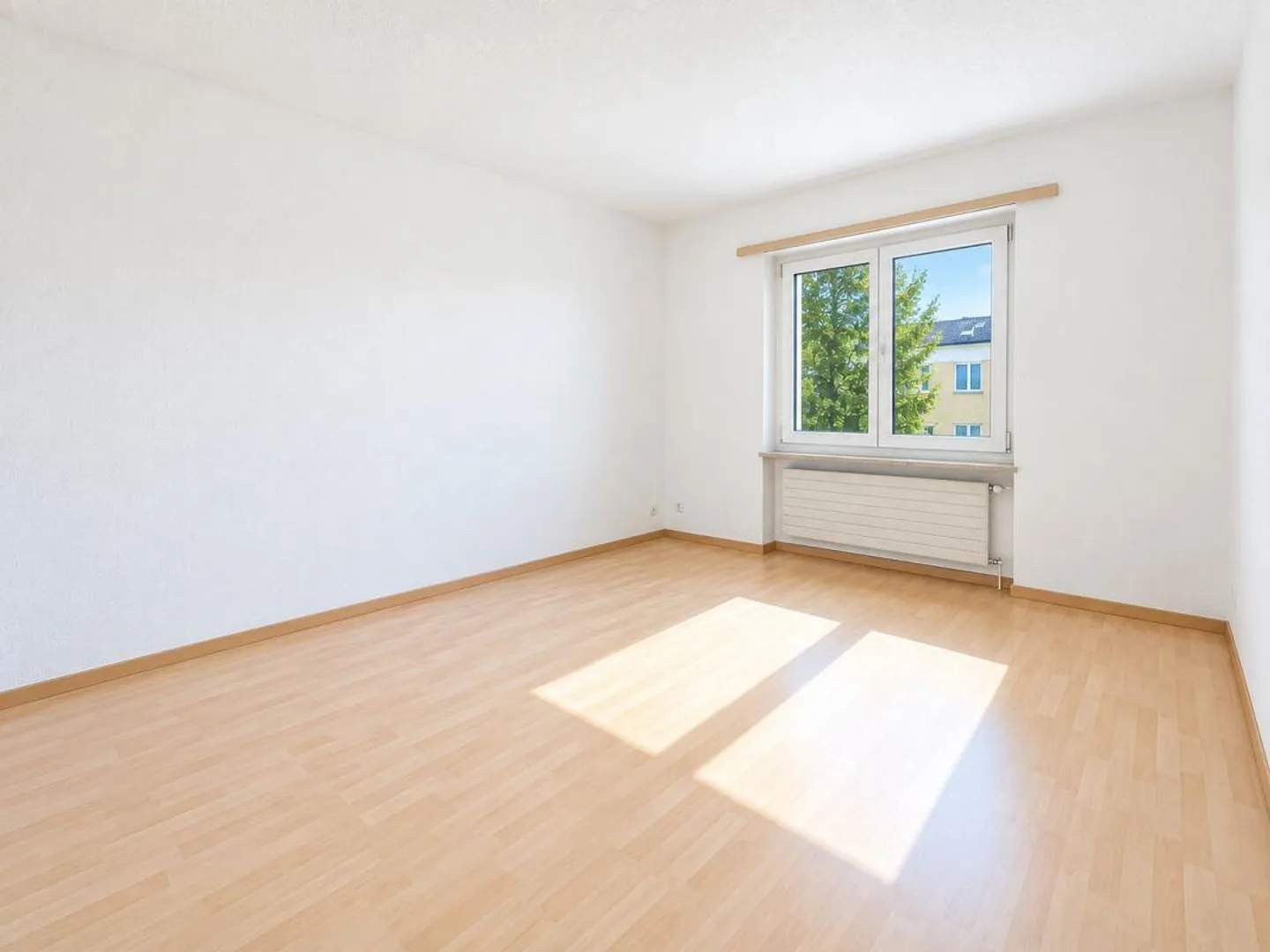 Moderne Wohnung mit grosszügigem Sitzplatz - Foto 6 von 9