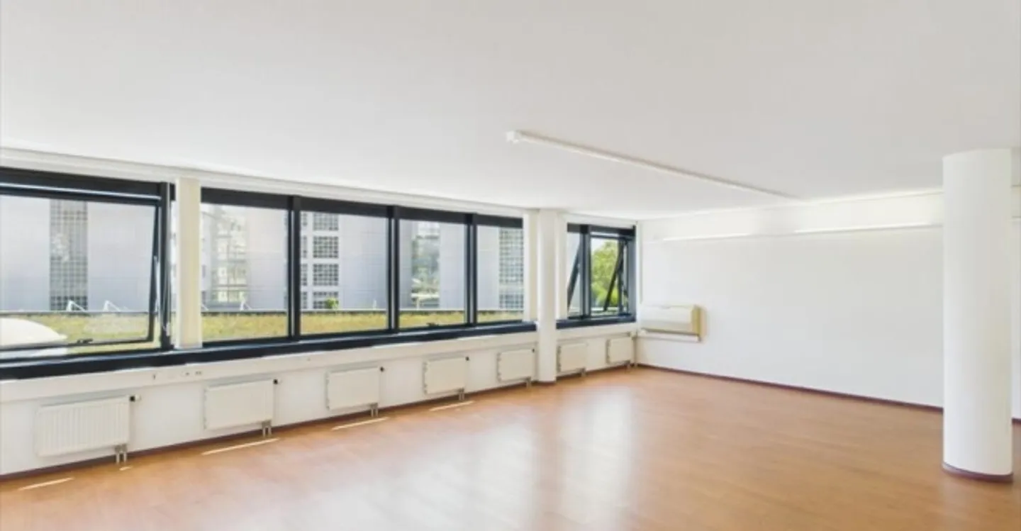 Office space for rent - Photo 3 of 4