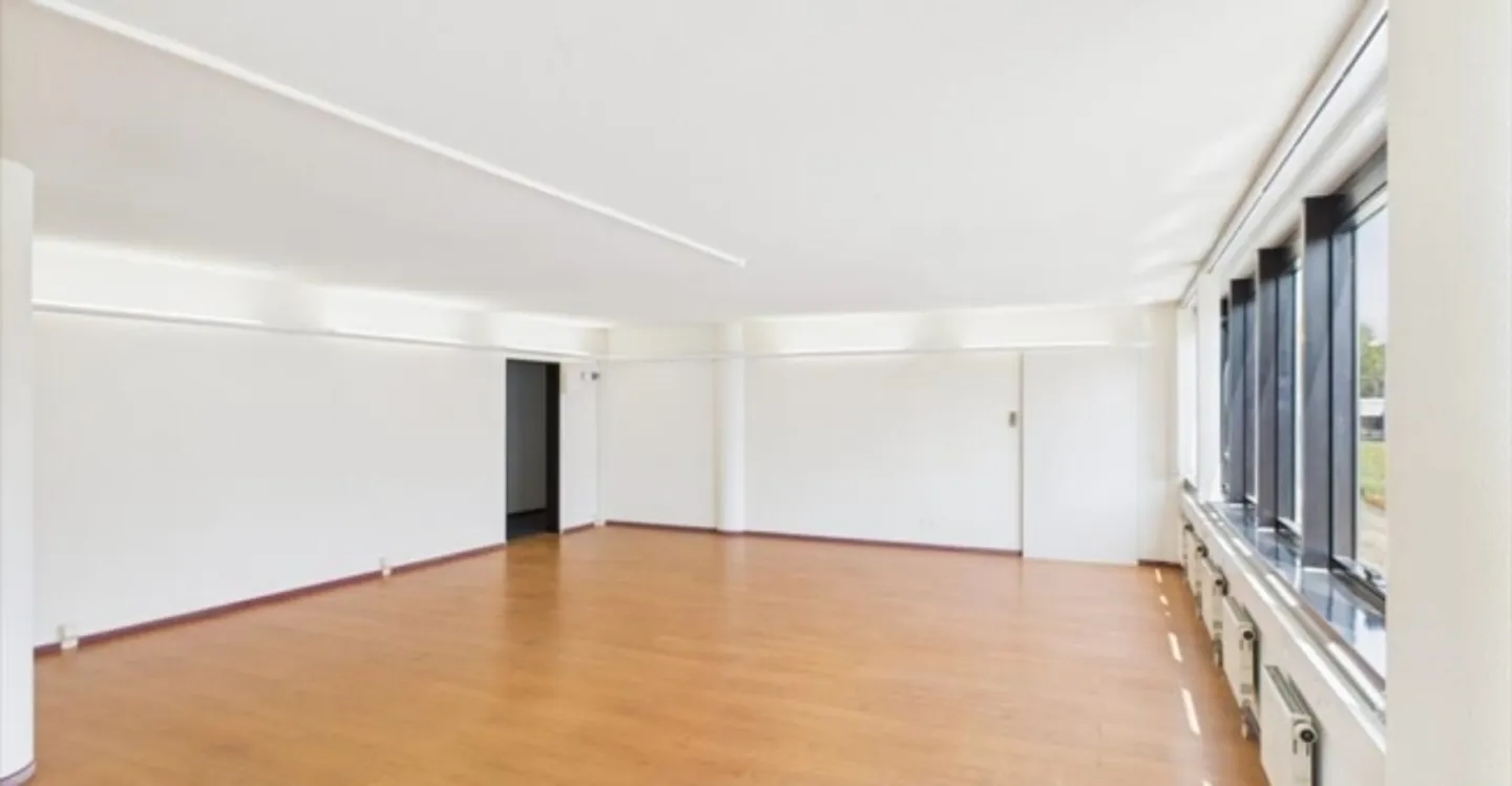 Office space for rent - Photo 4 of 4