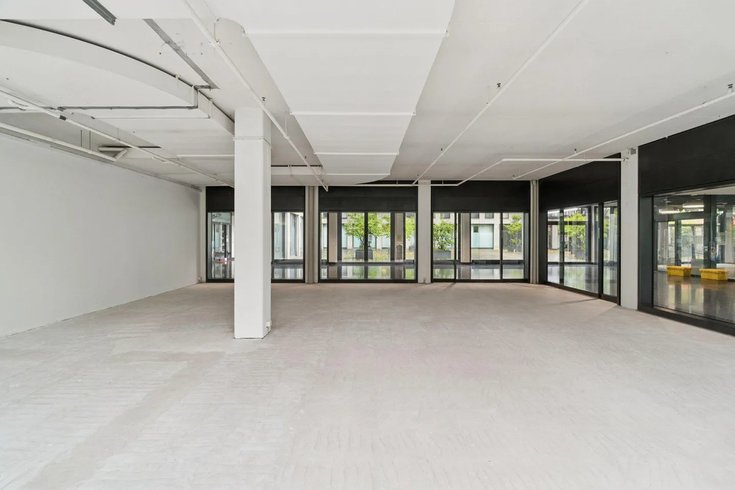 Espace de vente / cabinet dans un emplacement privilégié au centre de Möwe Wetzikon ! - Photo 9 sur 13