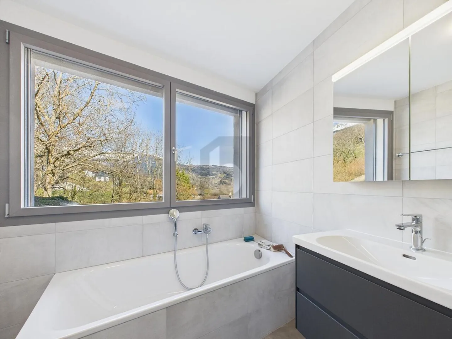 MAISON MODERNE AVEC ASCENSEUR ET PANORAMA - Photo 3 sur 6