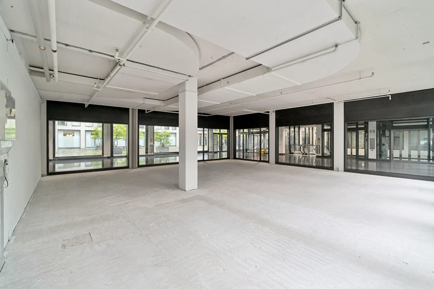 Espace de vente / cabinet dans un emplacement privilégié au centre de Möwe Wetzikon ! - Photo 10 sur 13