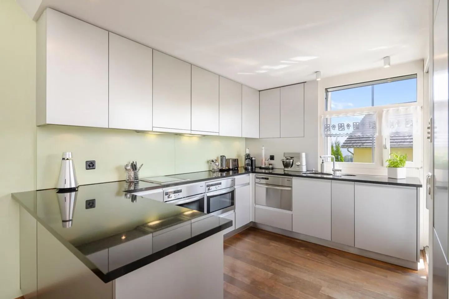 Herrliberg: Casa unifamiliare con piscina, terrazza e vista lago - Foto 3 di 6