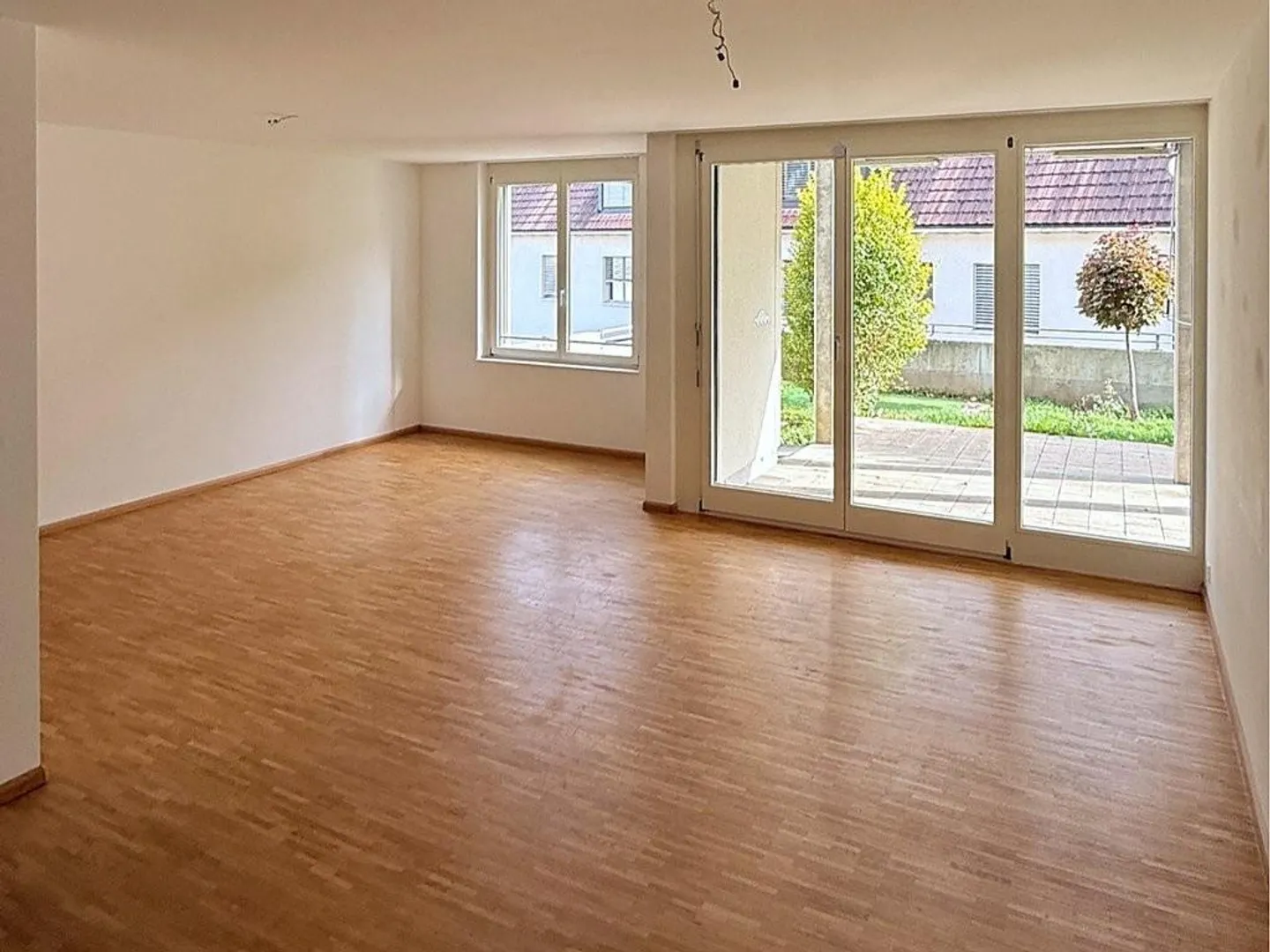 Spacious 4.5-room apartment with private garden in Reigoldswil - Photo 1 of 6