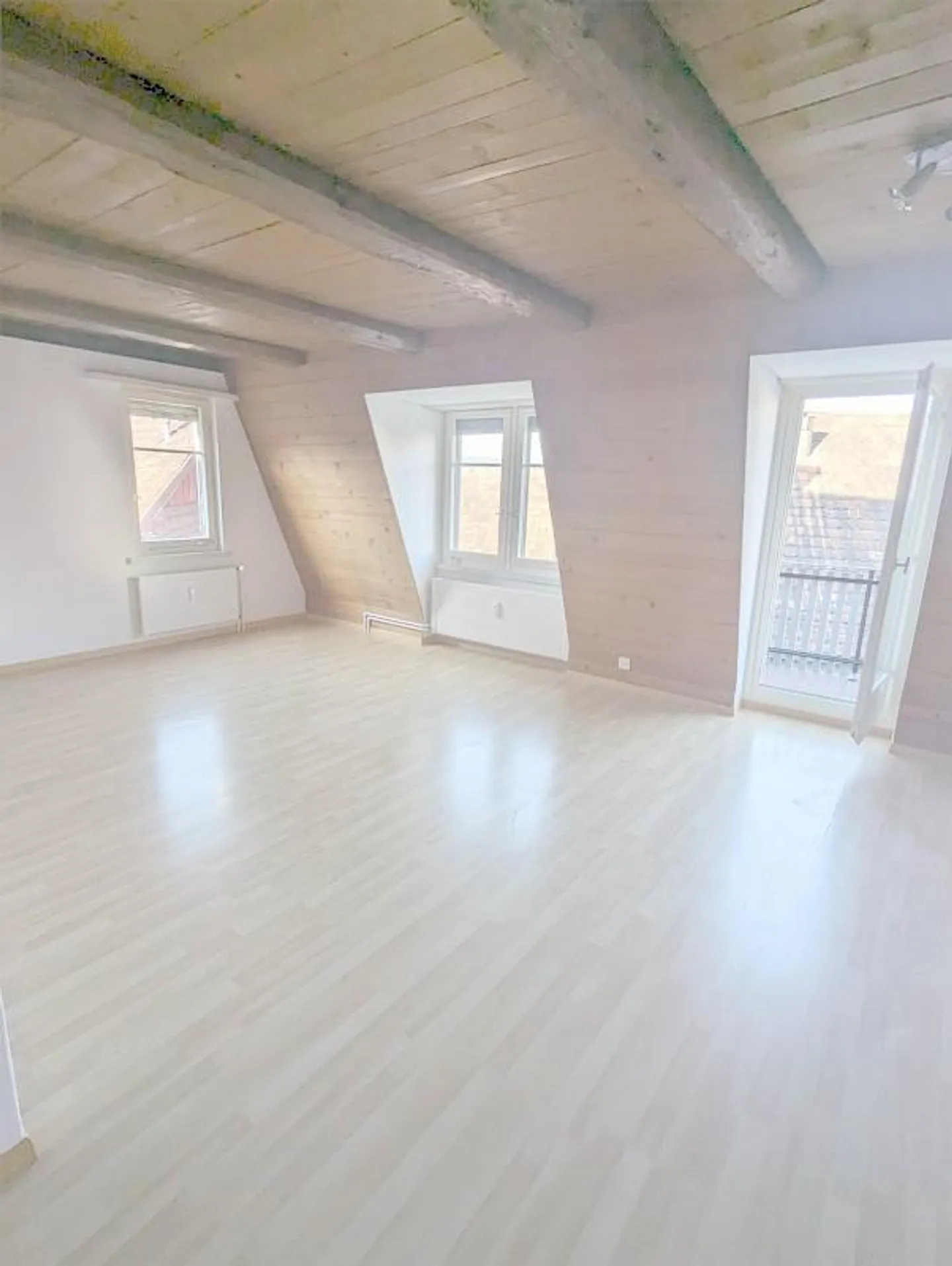 Appartement sous les combles de 2,5 pièces - Photo 1 sur 5