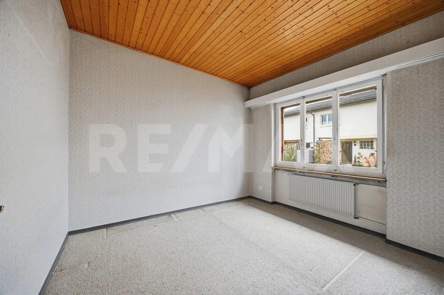 Maison semi-détachée nécessitant des rénovations avec beaucoup de potentiel - Photo 7 sur 13