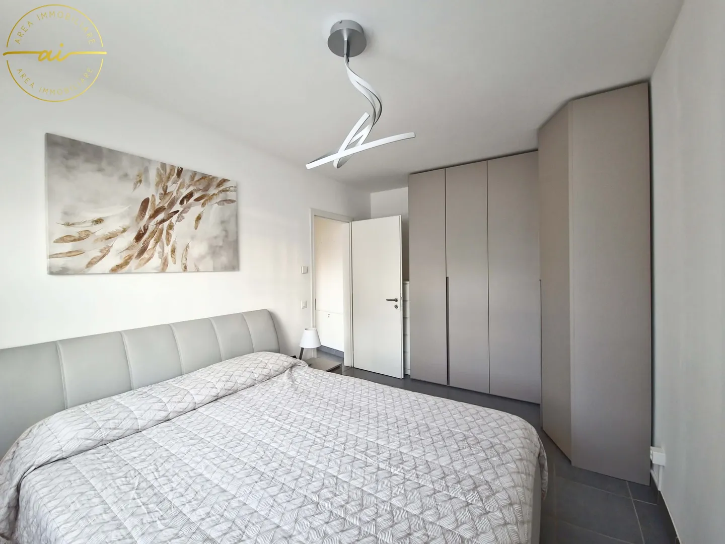 APPARTEMENT LUMINEUX DE 3,5 PIÈCES AVEC VUE OUVERTE - Photo 11 sur 13