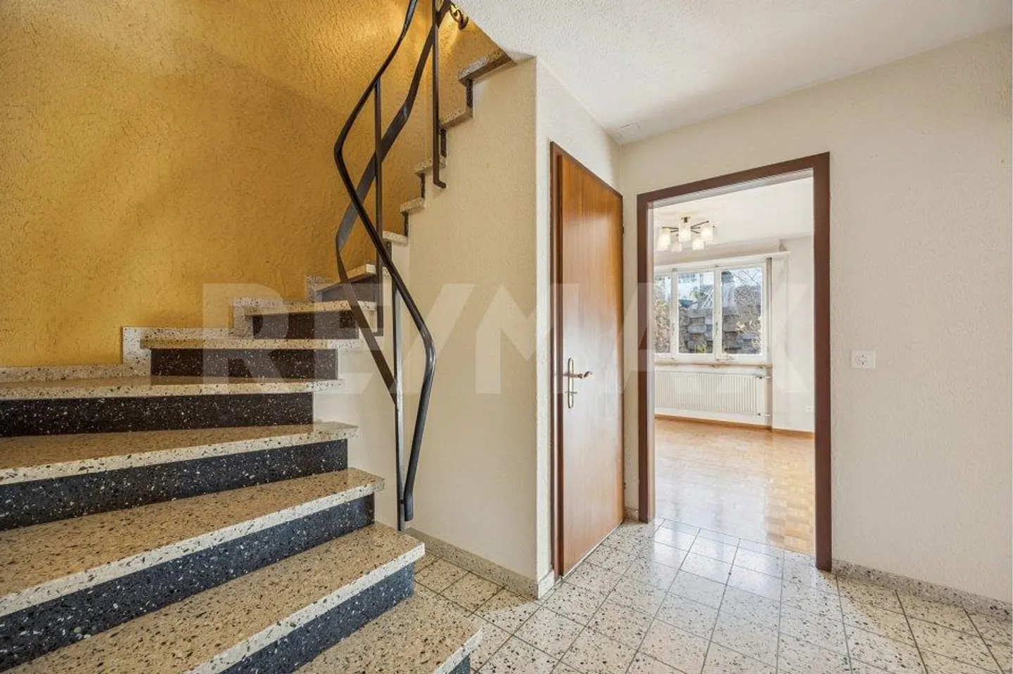 Maison semi-détachée nécessitant des rénovations avec beaucoup de potentiel - Photo 10 sur 13