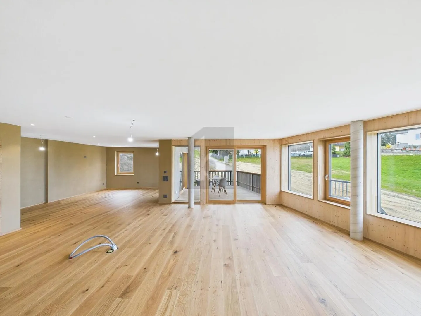 Office space for rent - Photo 1 of 6