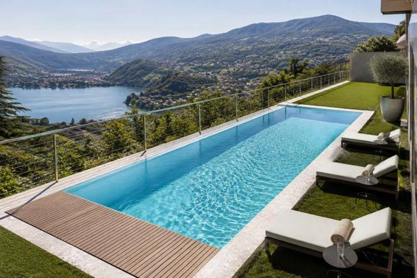 Villa exclusive avec accès direct au lac – Élégance intemporelle dans l'un des emplacements les plus recherchés du lac de Lugano - Photo 3 sur 8