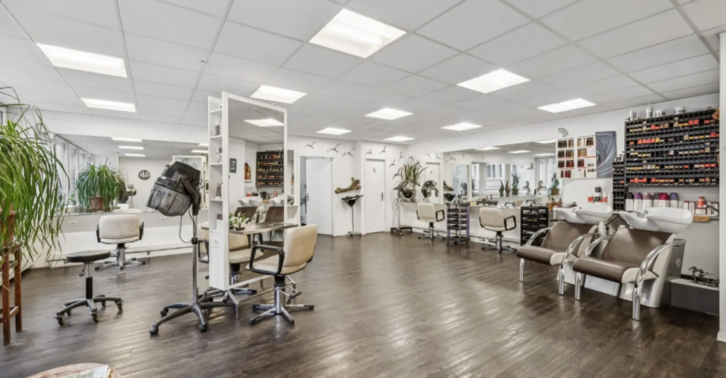 Coiffeur in bester Lage Basel - Foto 1 von 4