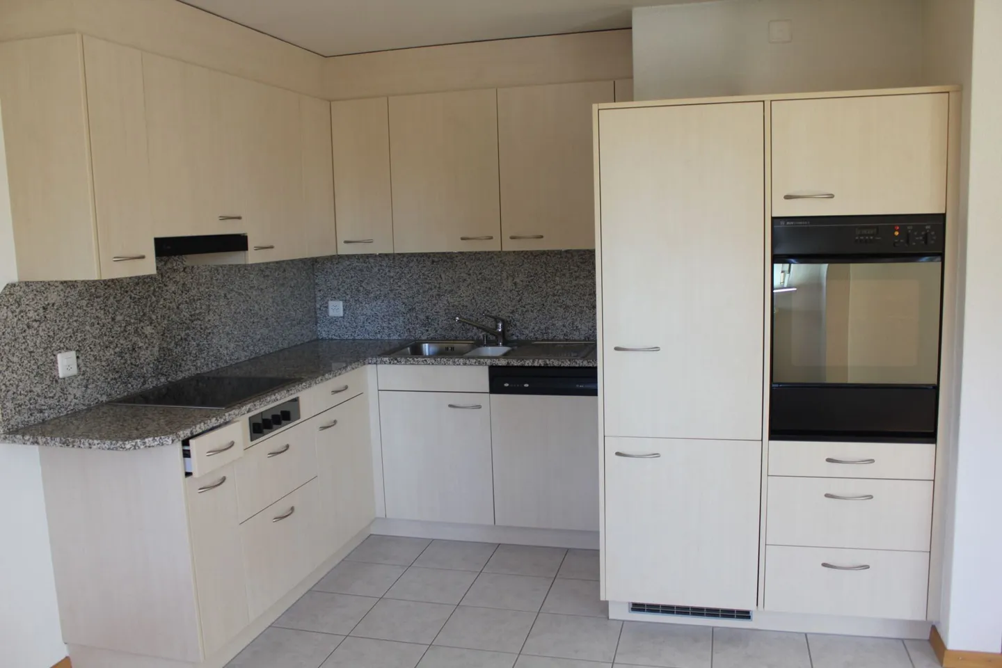 Large, bright attic apartment in a quiet location with a wide view - Photo 4 of 11