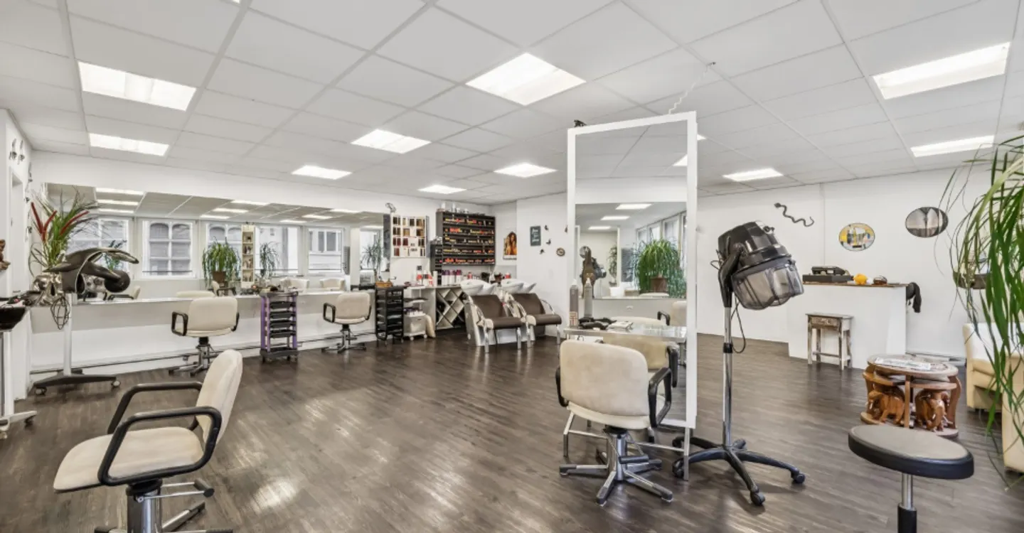 Coiffeur in bester Lage Basel - Foto 3 von 4