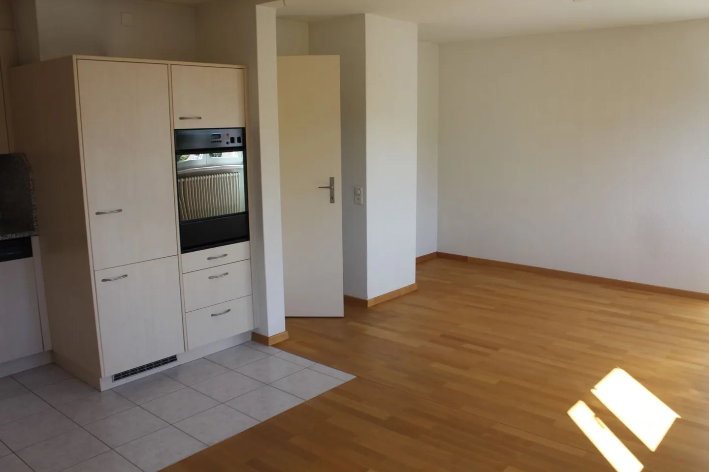 Large, bright attic apartment in a quiet location with a wide view - Photo 5 of 11