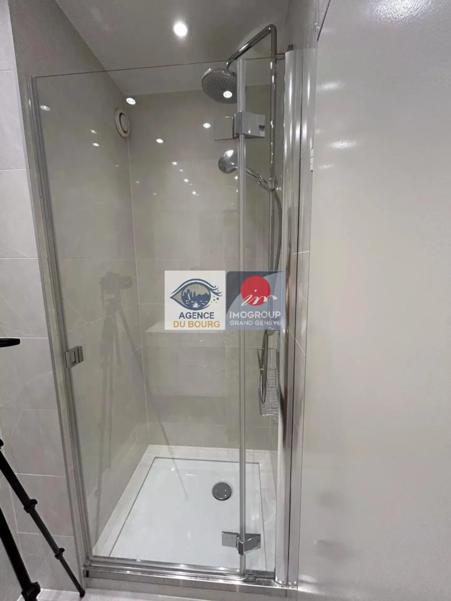 Renovated Apartment with Terrace - Photo 11 of 13