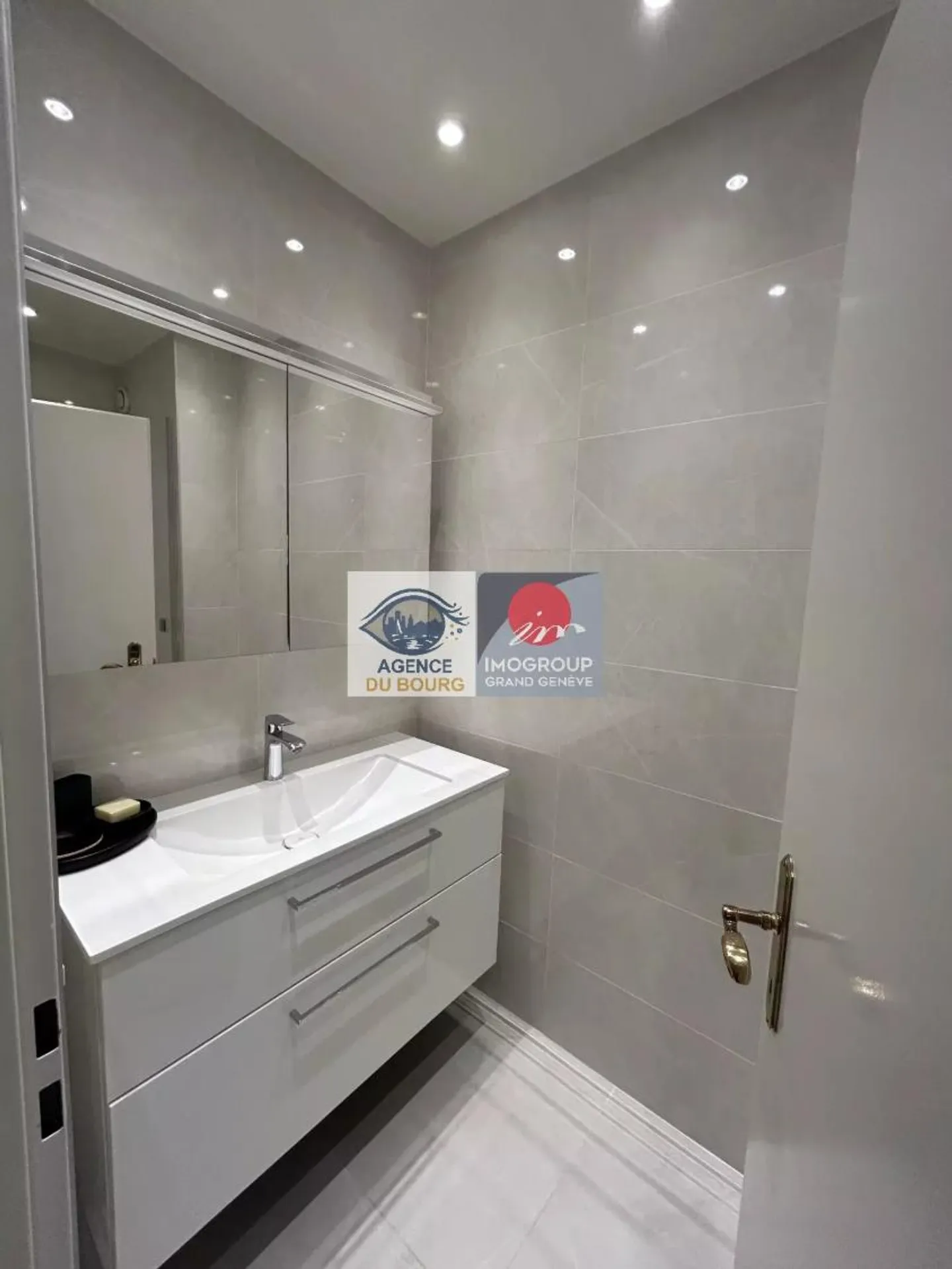 Renovated Apartment with Terrace - Photo 12 of 13