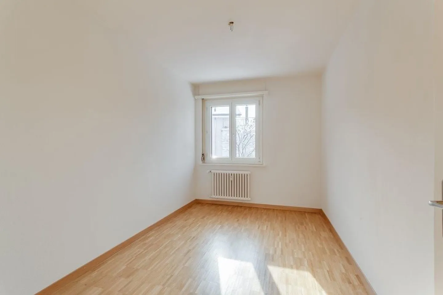 Charming, Quiet Apartment by Lake Zug - Photo 3 of 9