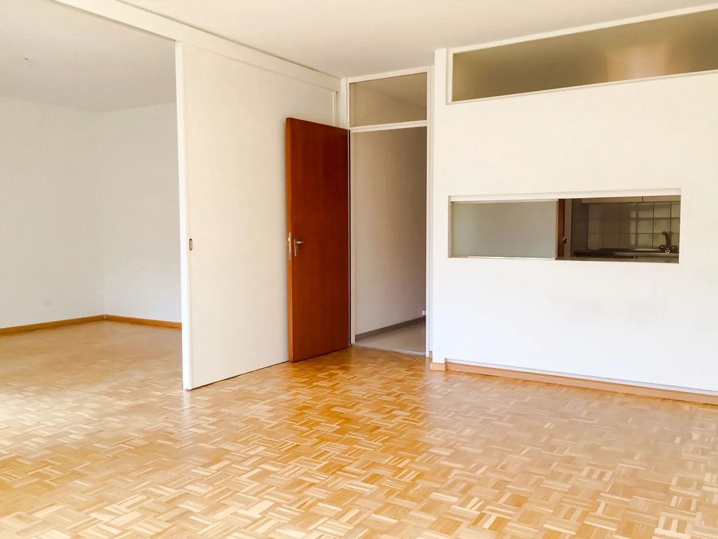 2.5 Room Apartment in a Central Location in Basel - Photo 2 of 7