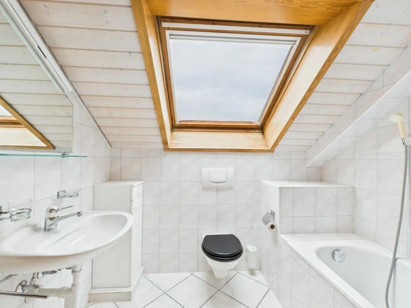 Accogliente appartamento mansardato di 3,5 stanze con balcone - Foto 5 di 9