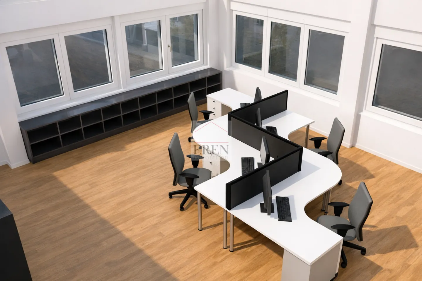 Mixed-use building 1 room - Photo 3 of 9