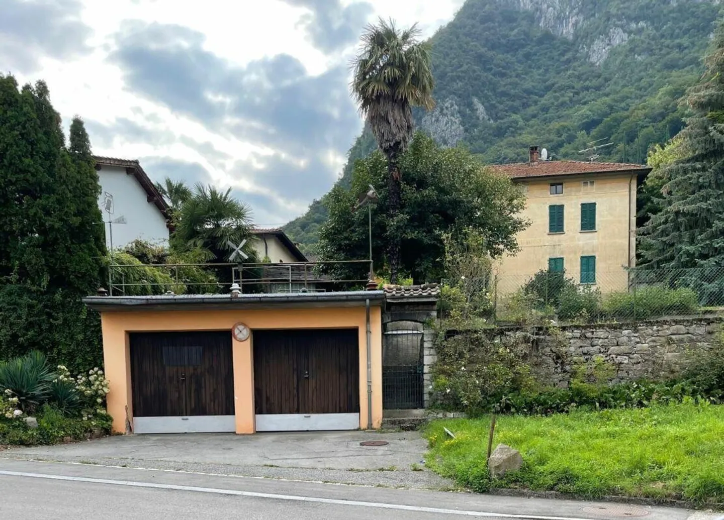 Casa da ristrutturare con terreno edificabile - Foto 2 di 7