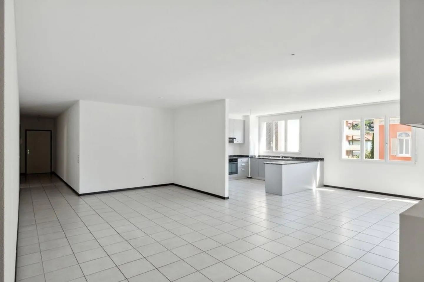 Spacieux 5.5 pièces près du centre de Bellinzona - Photo 4 sur 11