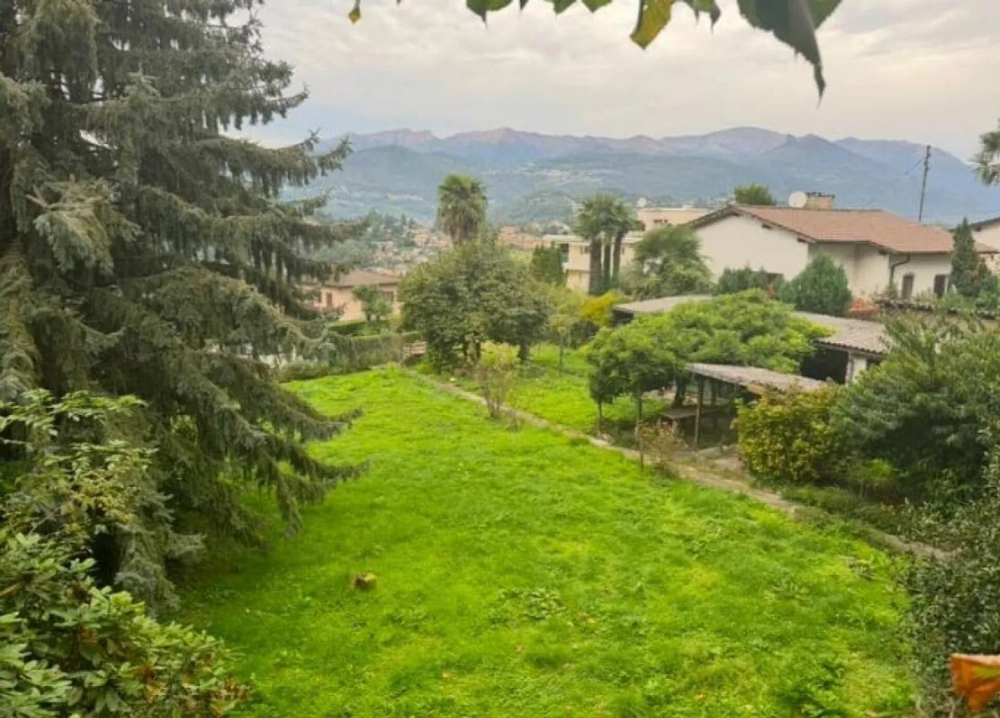 Casa da ristrutturare con terreno edificabile - Foto 5 di 7