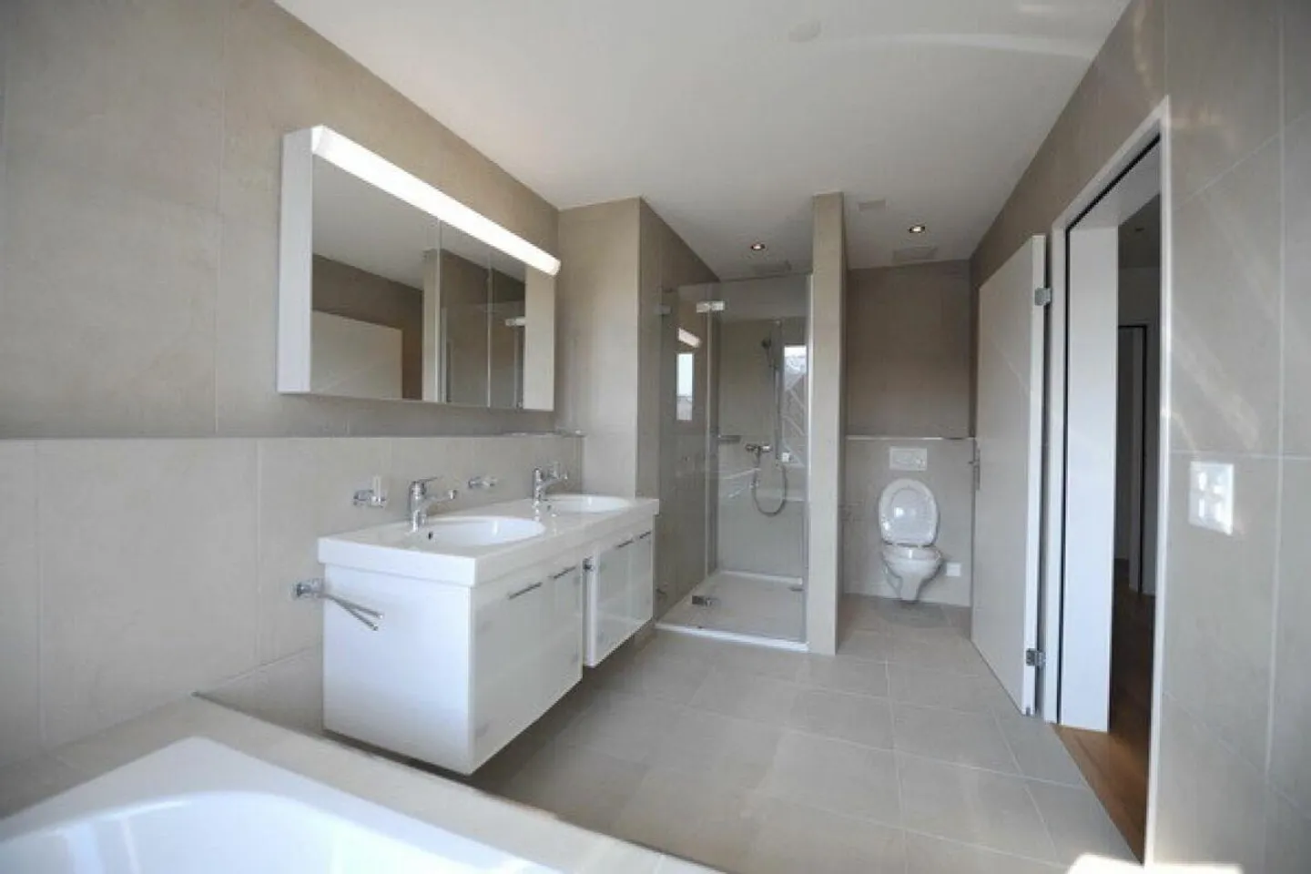 Beautiful 5 1/2-room penthouse apartment with fireplace is looking for YOU! - Photo 9 of 12