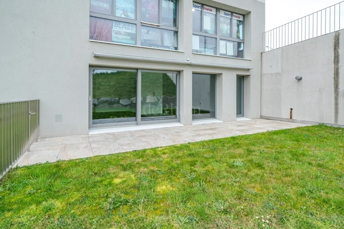 Beautiful ground floor space with private terrace - Photo 5 of 10