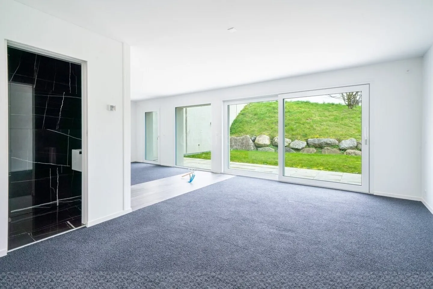 Beautiful ground floor space with private terrace - Photo 1 of 10
