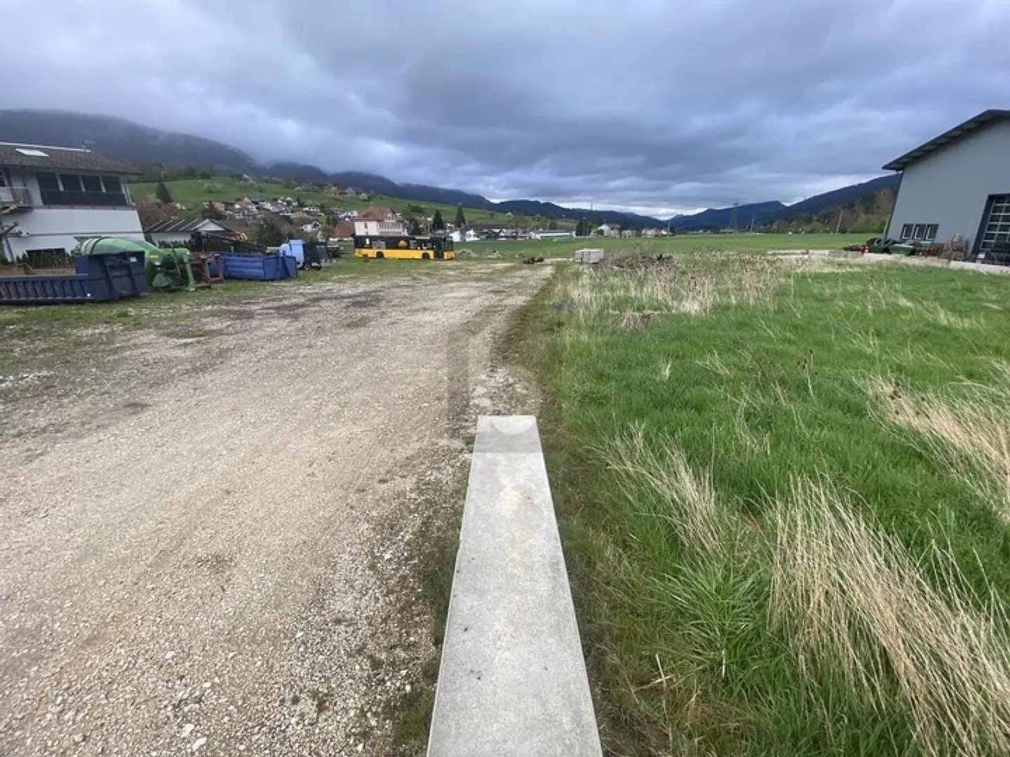 EMPLACEMENT D'AFFAIRES AVEC UNITÉS SUPPLÉMENTAIRES - Photo 2 sur 6