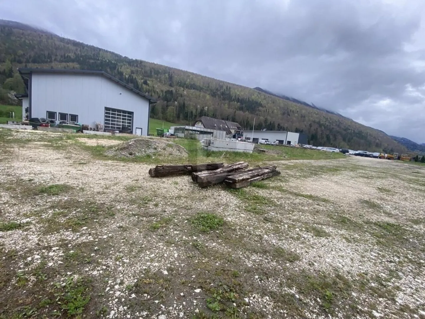 EMPLACEMENT D'AFFAIRES AVEC UNITÉS SUPPLÉMENTAIRES - Photo 3 sur 6