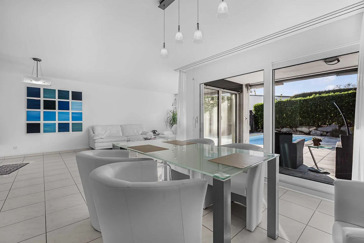 Wohnoase mit Pool – 6.5 Zimmer Doppeleinfamilienhaus - Foto 2 von 6