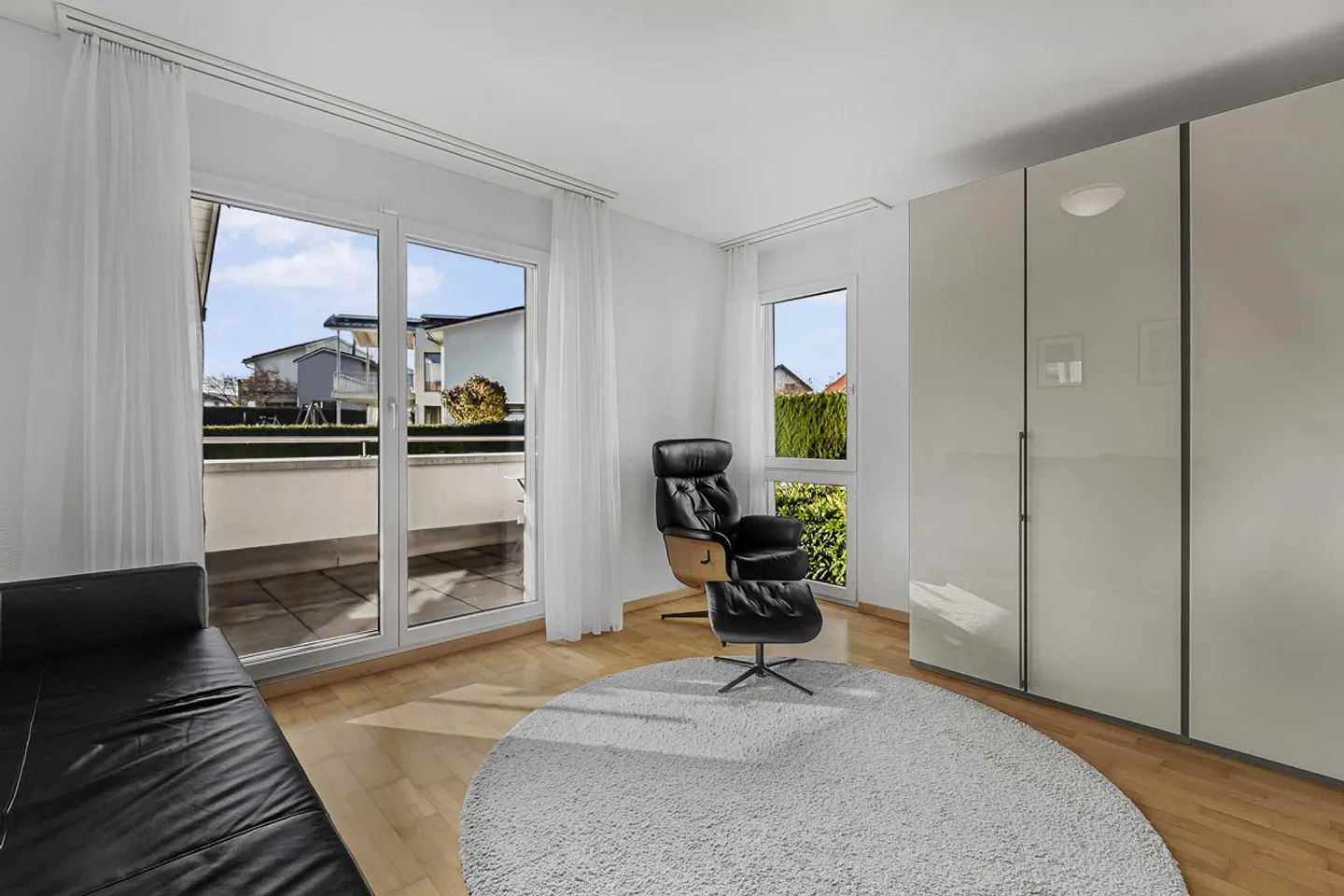 Wohnoase mit Pool – 6.5 Zimmer Doppeleinfamilienhaus - Foto 4 von 6