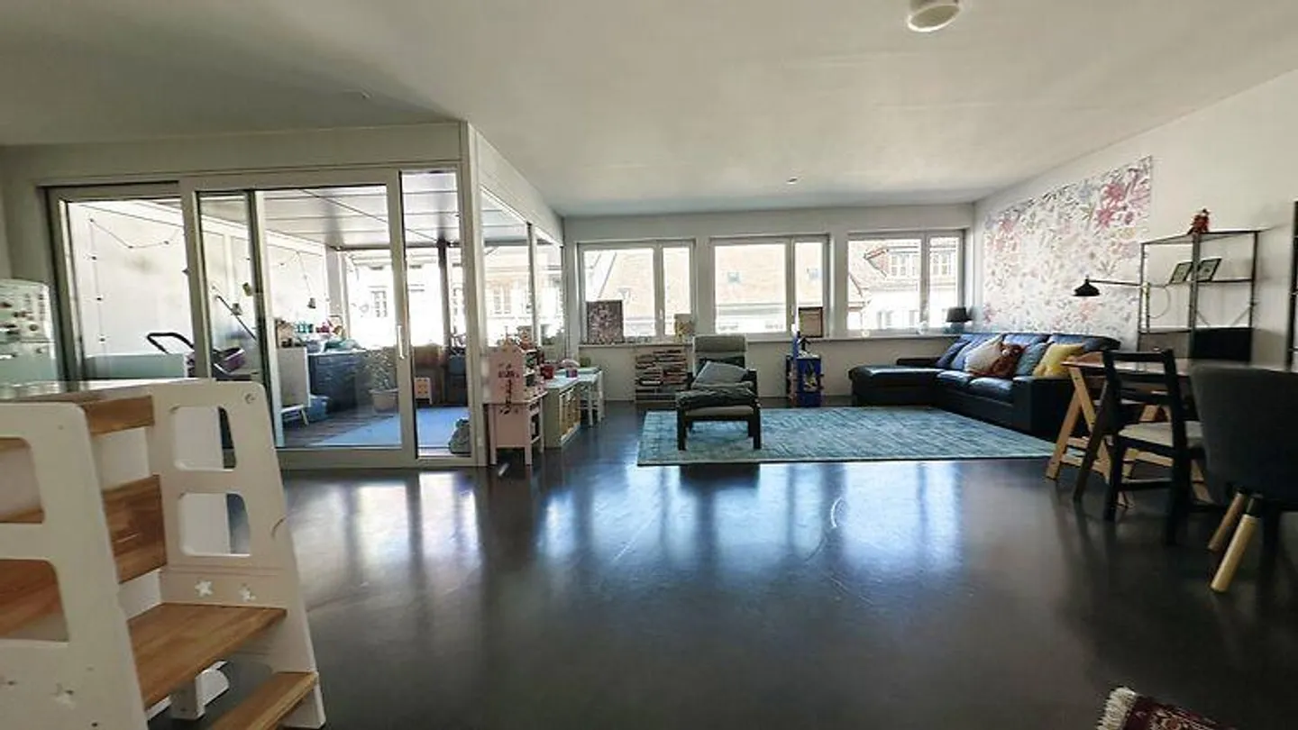 4-ZIMMER-WOHNUNG IN BIEL/BIENNE (BE), MÖBLIERT - Foto 1 von 10