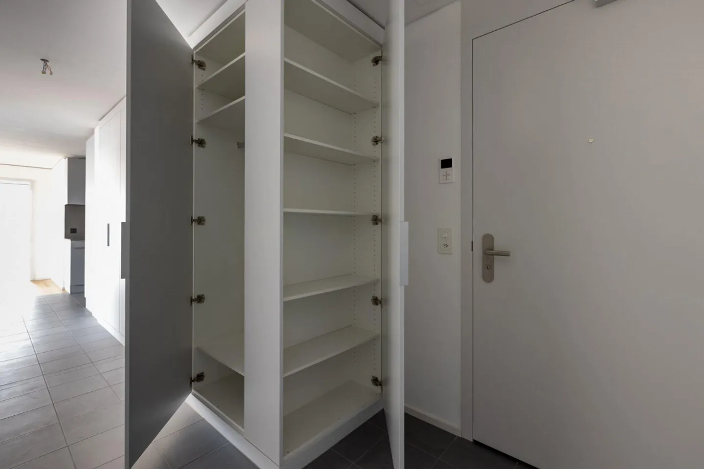 Appartement spacieux de 3,5 pièces 17.12 avec vue exclusive - Photo 2 sur 14