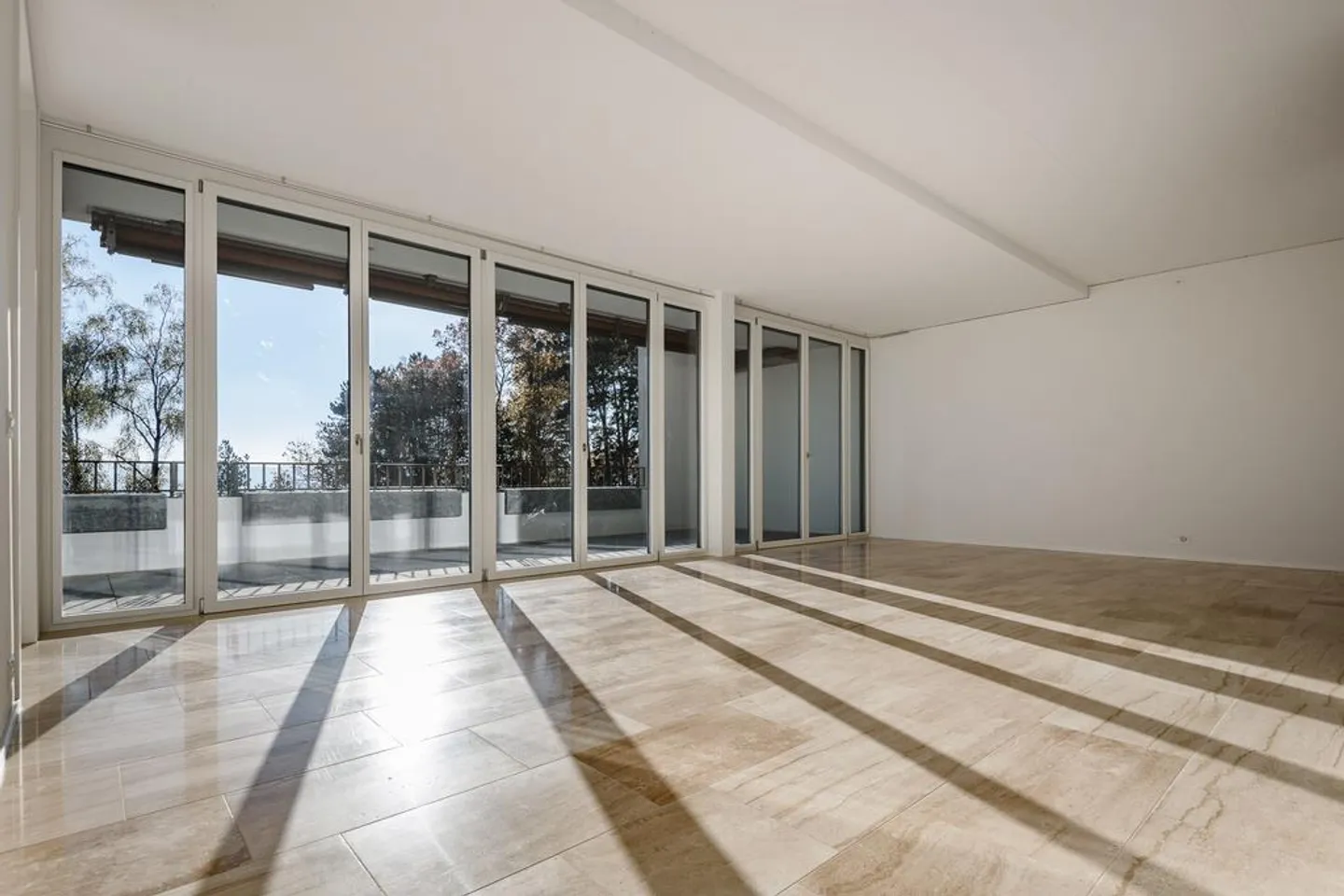 Appartement exclusif de 5,5 pièces avec vue sur la verdure - Photo 2 sur 8