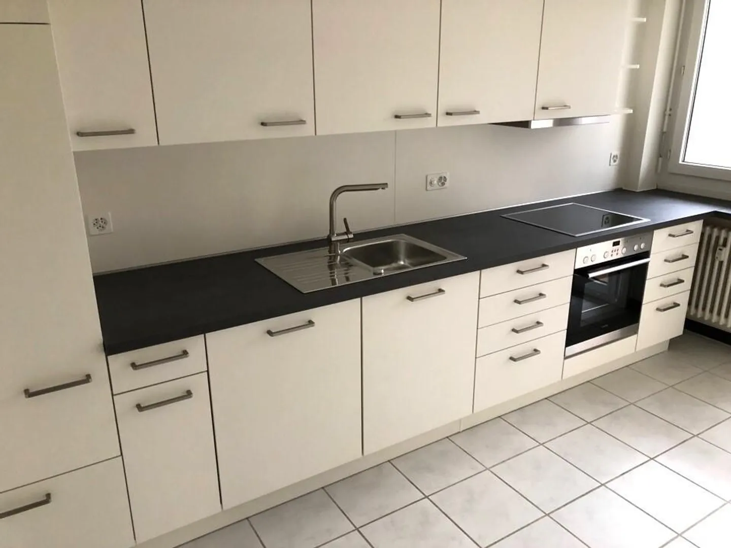 Spacious 4-room apartment near Neubad - Photo 2 of 10