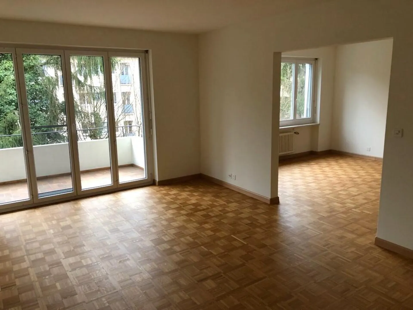 Spacious 4-room apartment near Neubad - Photo 3 of 10