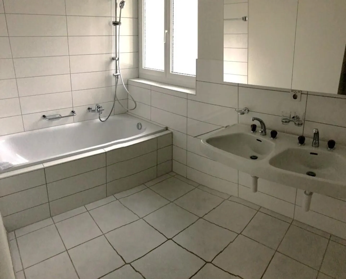 Spacious 4-room apartment near Neubad - Photo 7 of 10