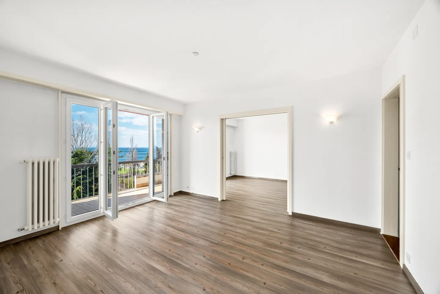 Bright Apartment with Lake View - Photo 6 of 13