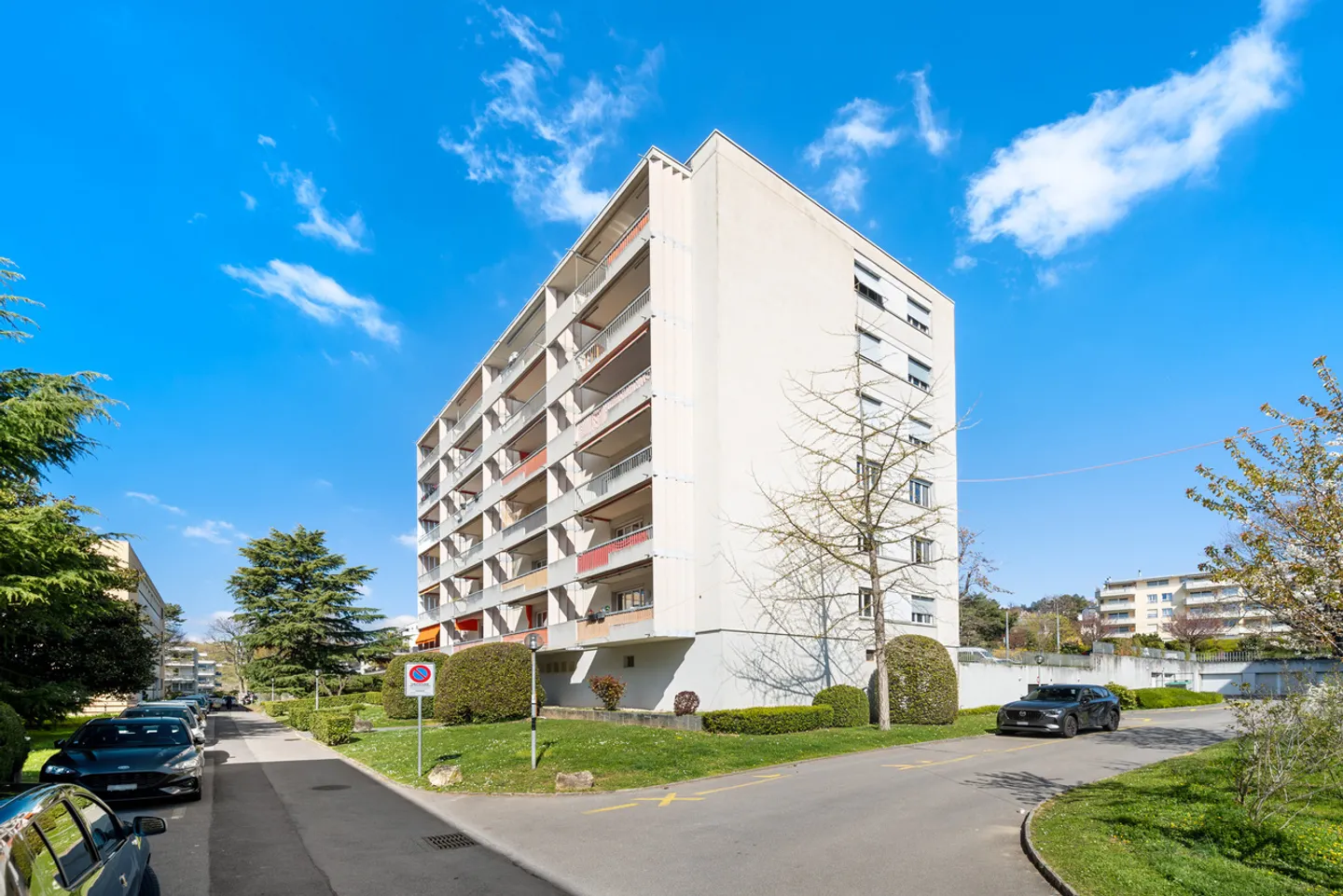 Bright Apartment with Lake View - Photo 13 of 13