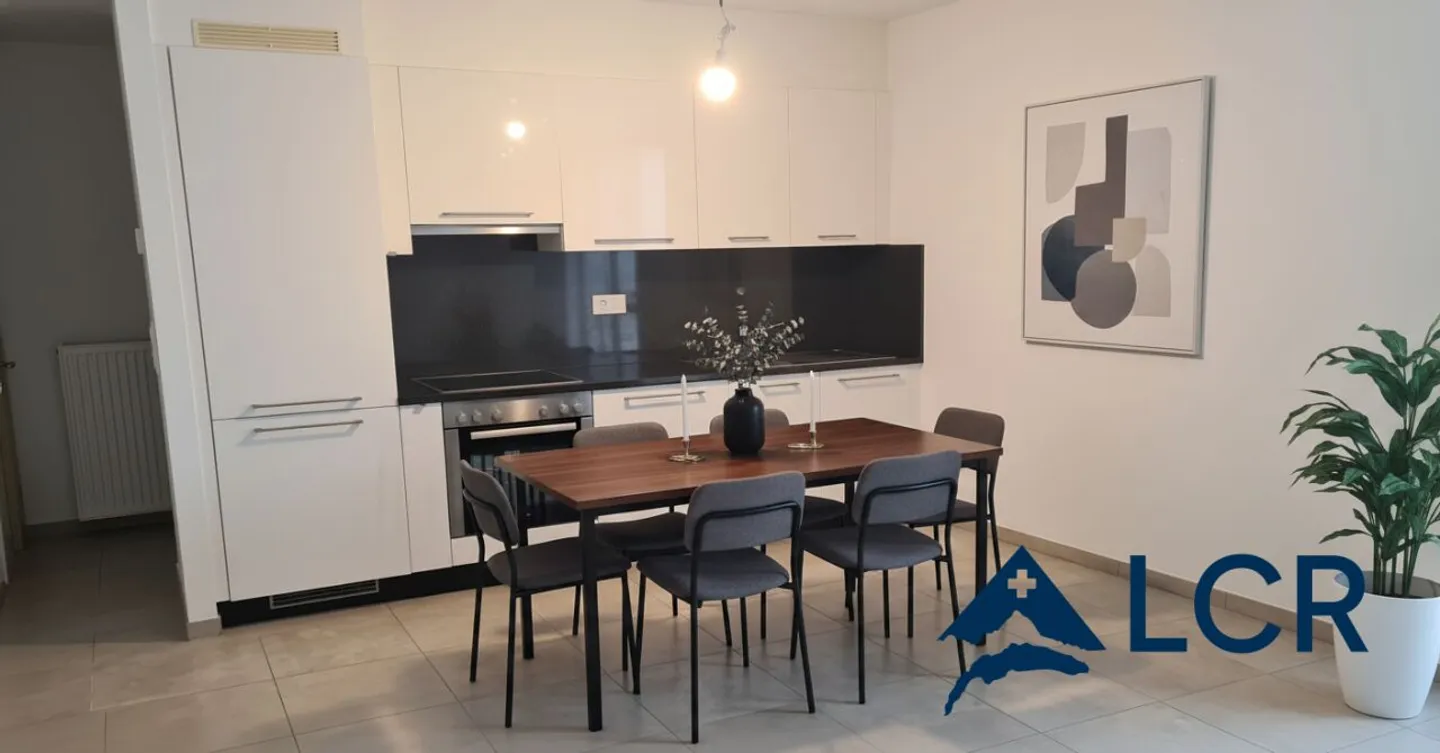 Bright Apartment with Terrace - Photo 2 of 4