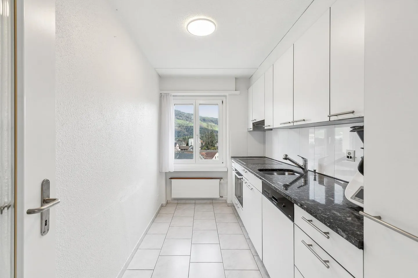 Appartamento 4.5 stanze a buon mercato e ben tenuto all'ultimo piano/4° piano - Foto 5 di 6