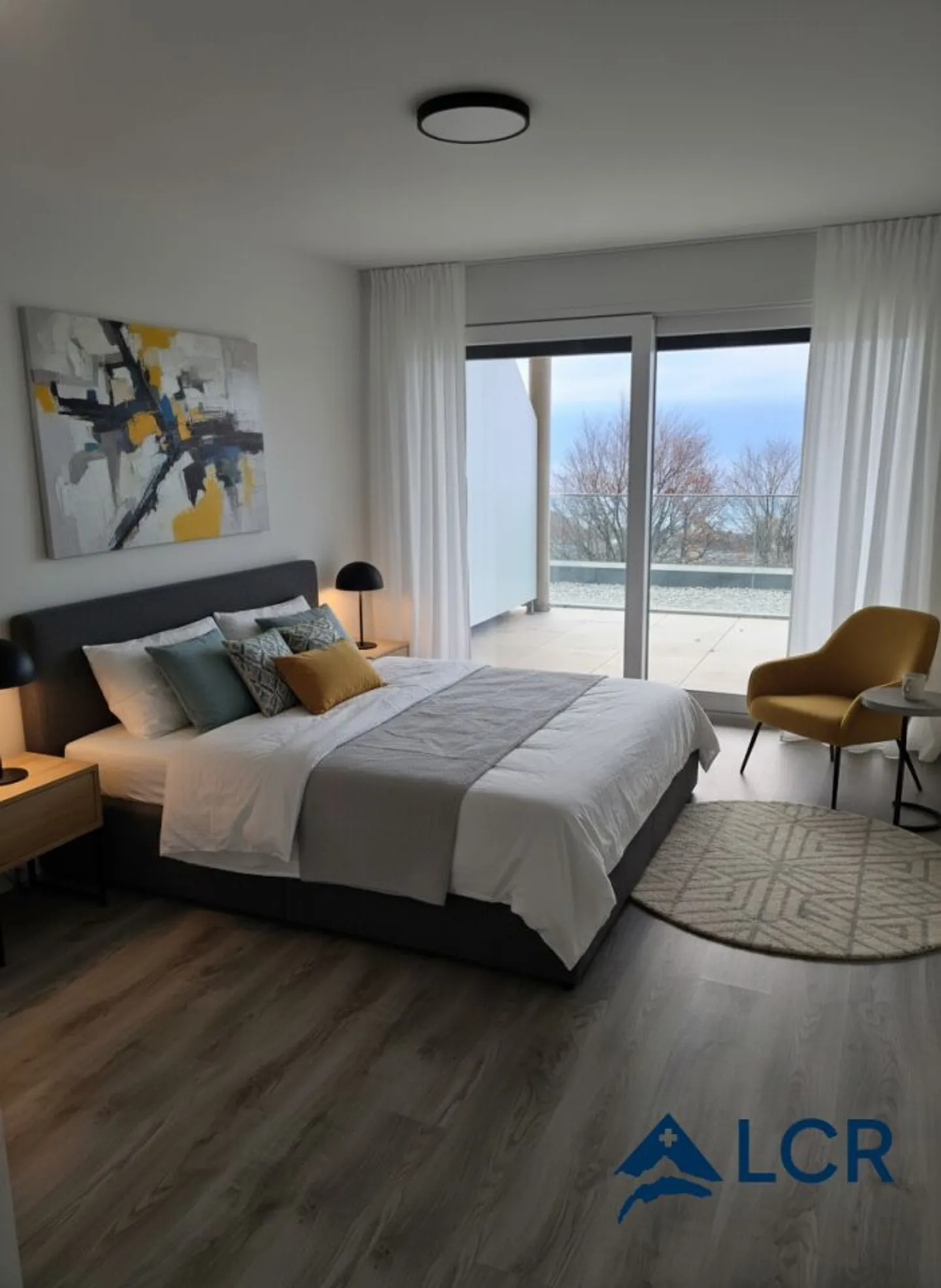 Bright Apartment with Terrace - Photo 3 of 4