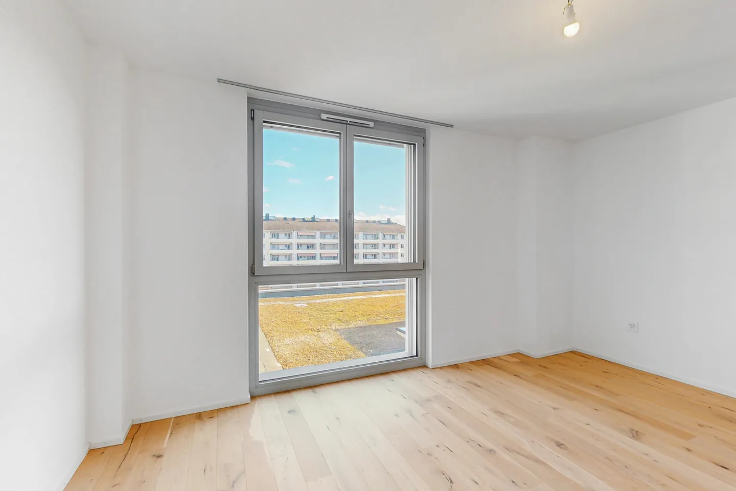 Appartement rénové au centre-ville - Photo 5 sur 10