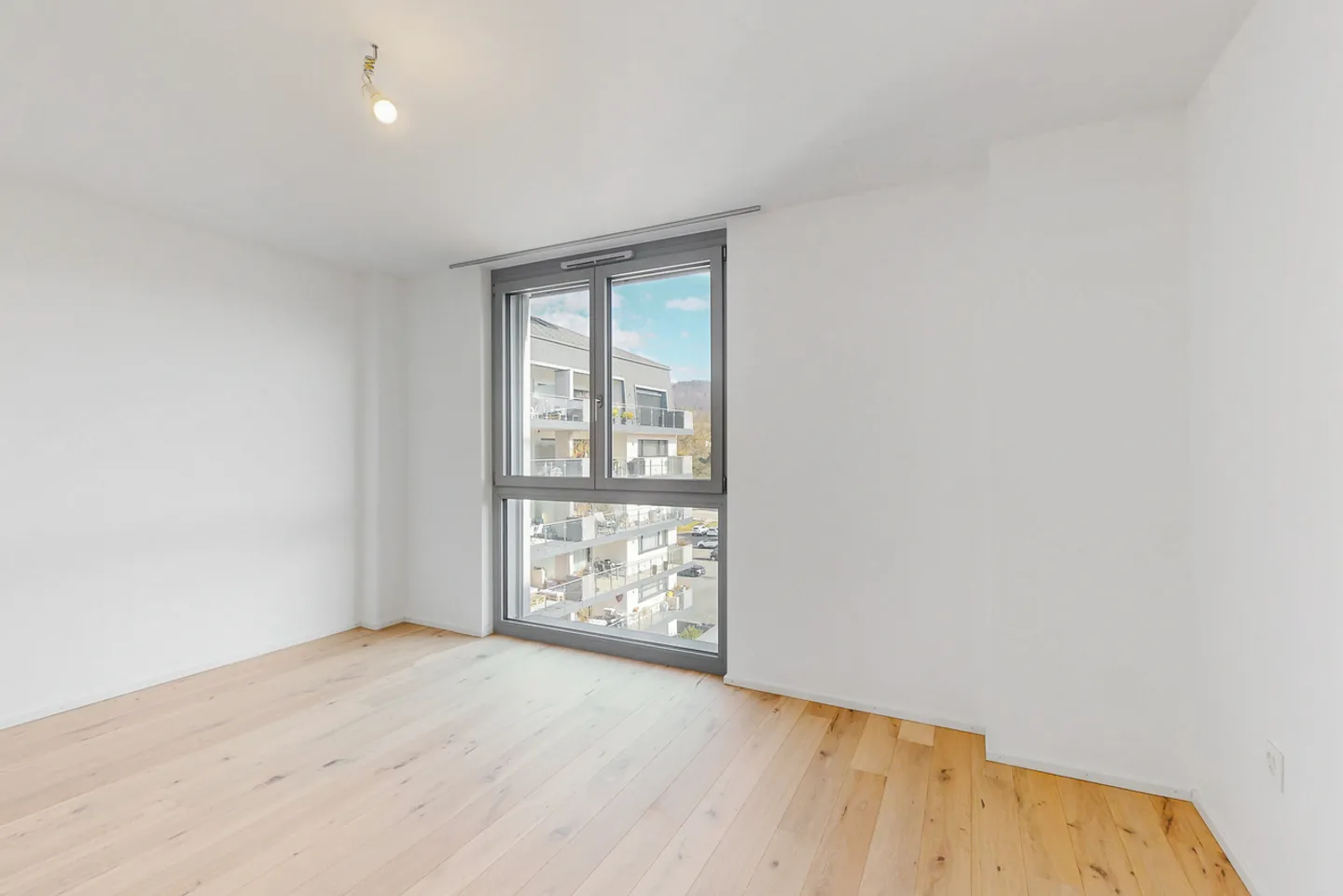 Appartement rénové au centre-ville - Photo 6 sur 10