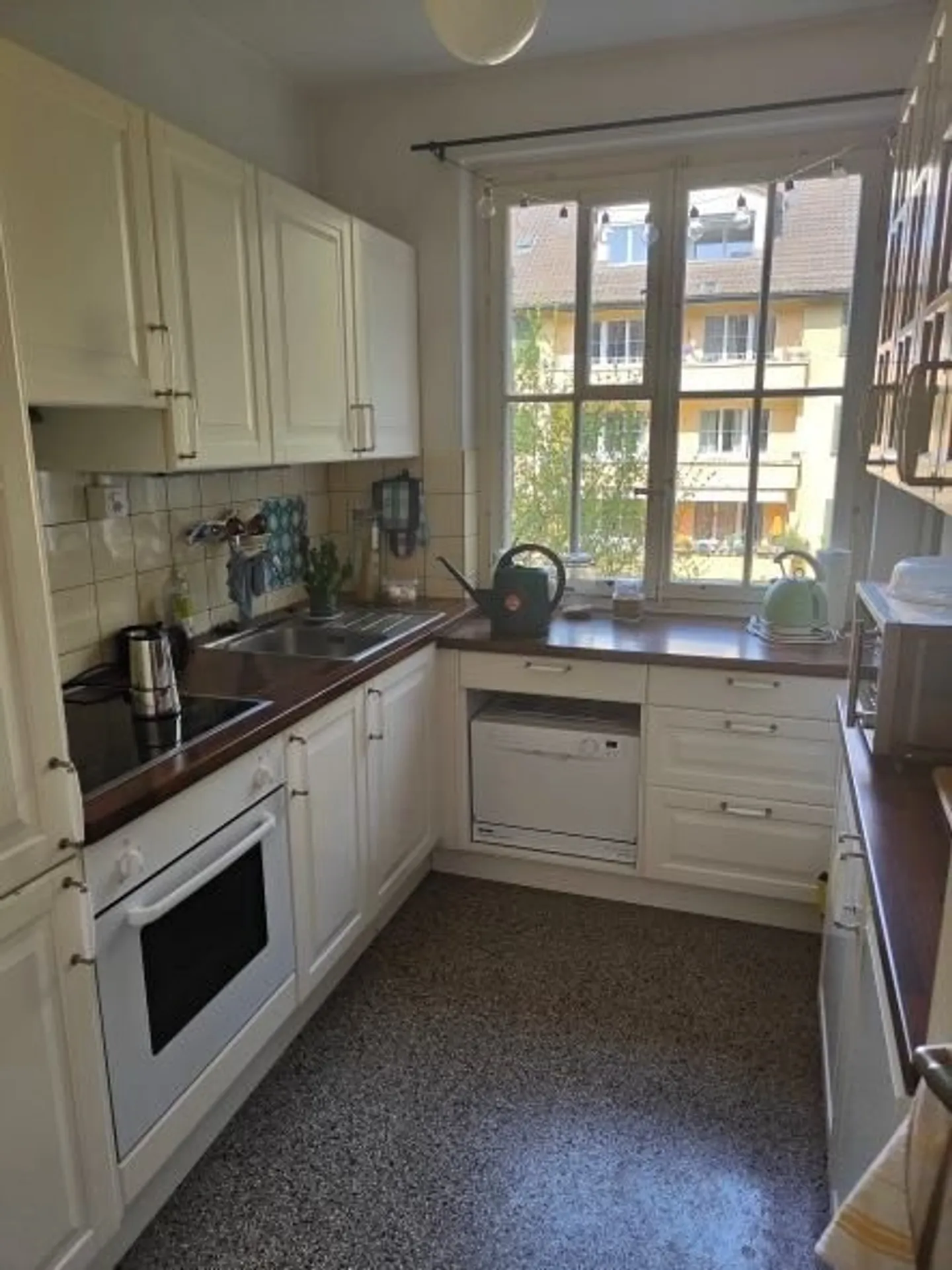Charmant appartement 4 pièces - Photo 2 sur 8